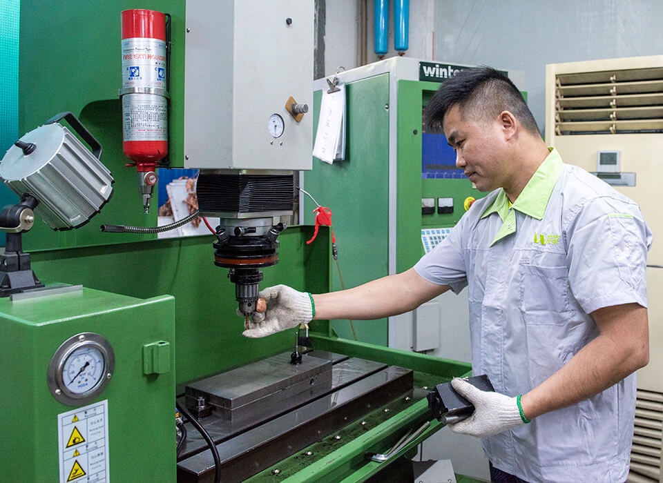 世邦玩具- 專職品質(zhì)管控團(tuán)隊(duì)